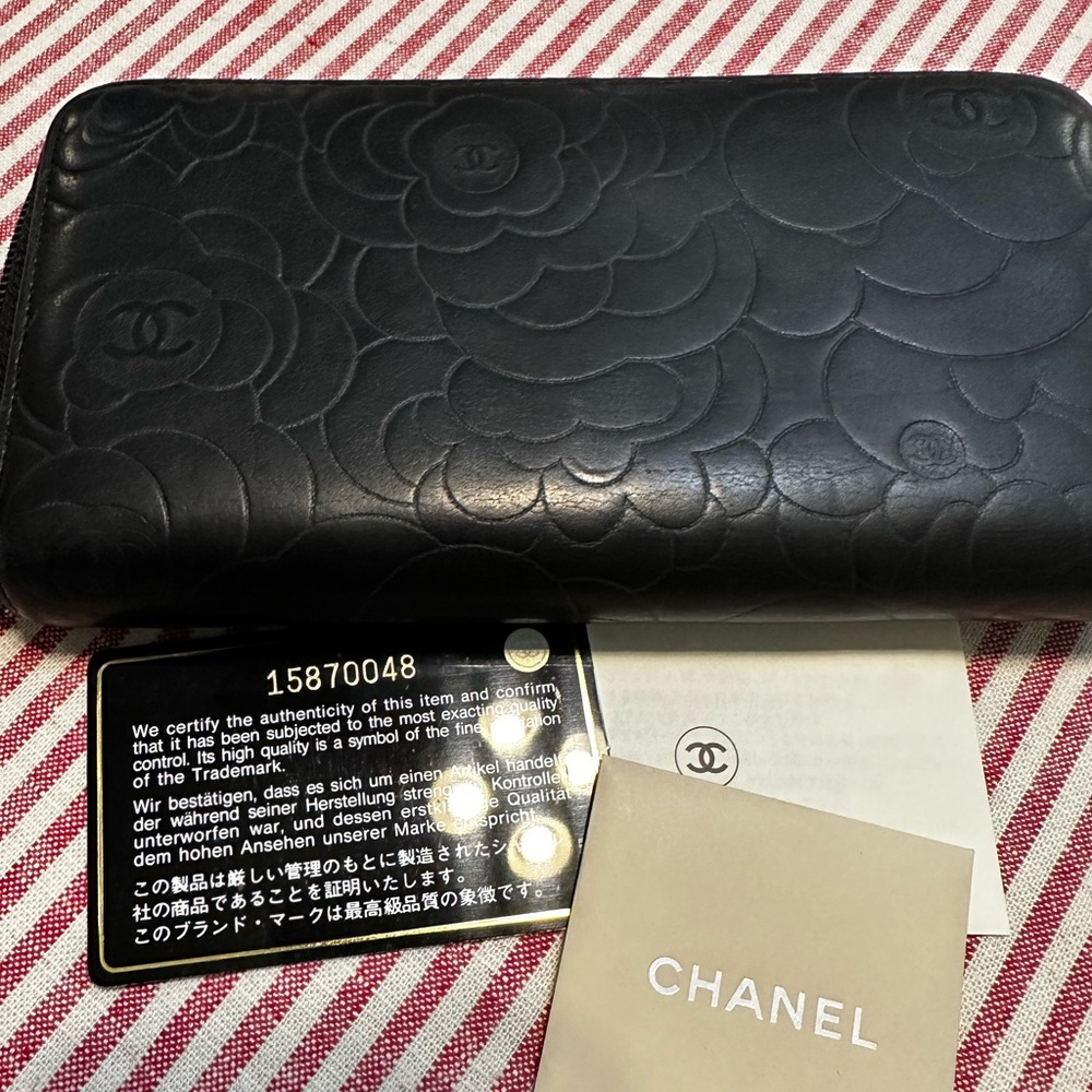 CHANEL Black Quilted Camellia Zip-Around Leather Wallet with Gold CC - Picture 11 of 12